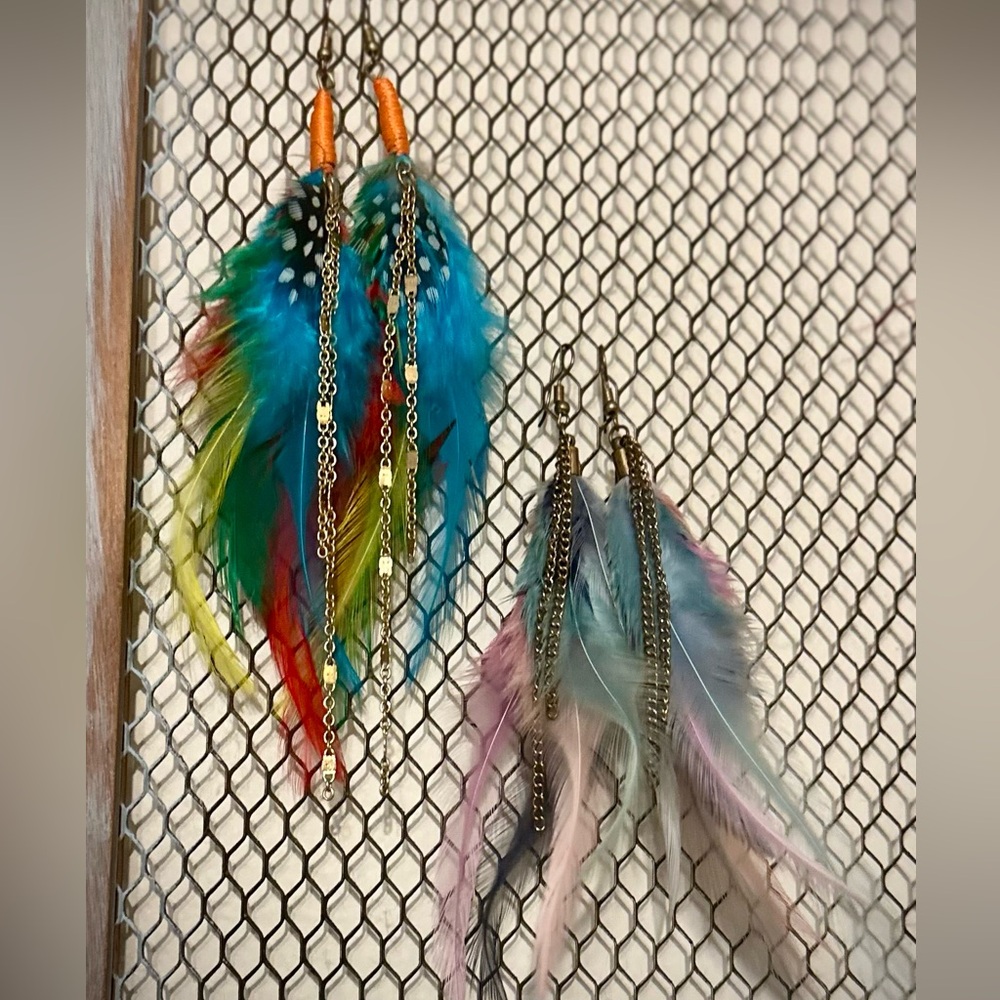 2 Pairs of Beautiful and Colorful Feather Earrings With Gold Chain Accents - Picture 10 of 10